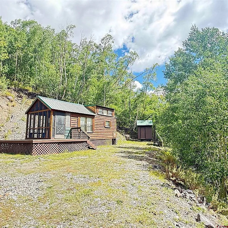 Side view of the Champion cabin